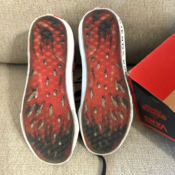 STRANGER THINGS HIGH TOP VANS- Limited Addition - Picture 5 of 8